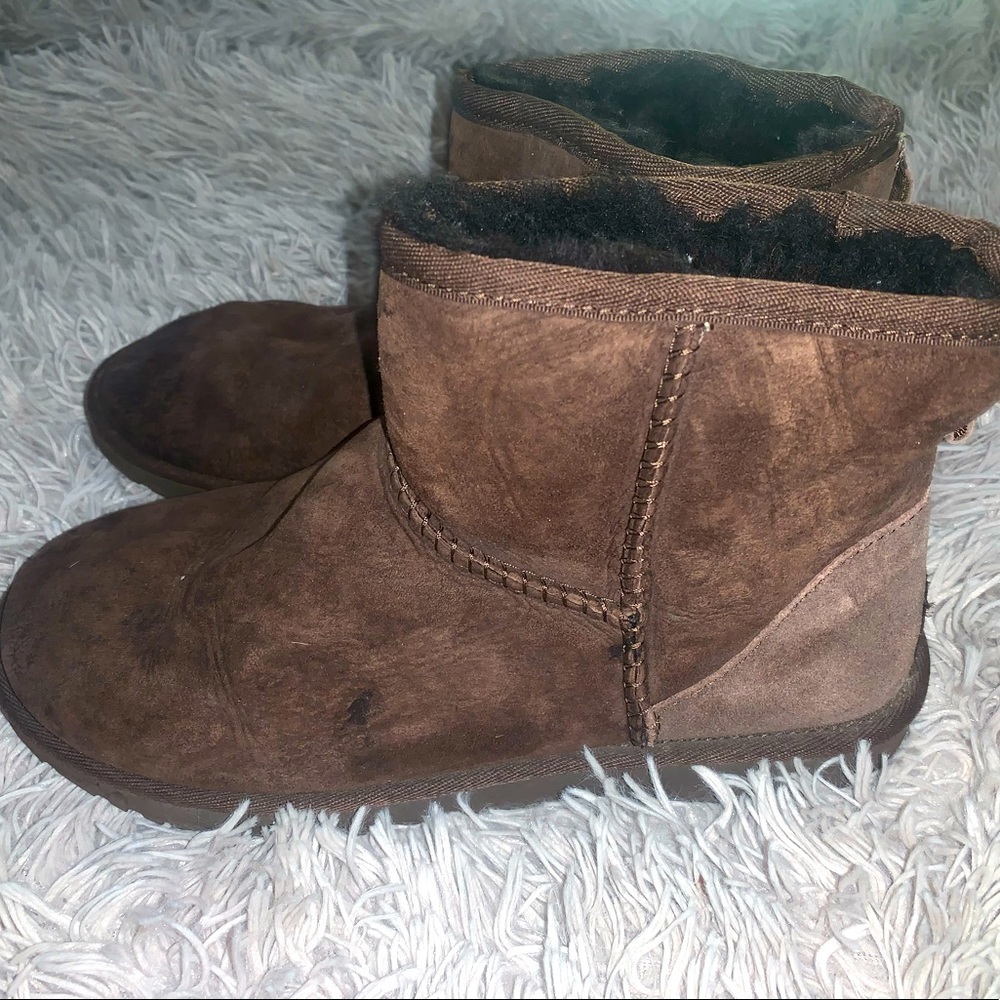 Uggs - Picture 3 of 4